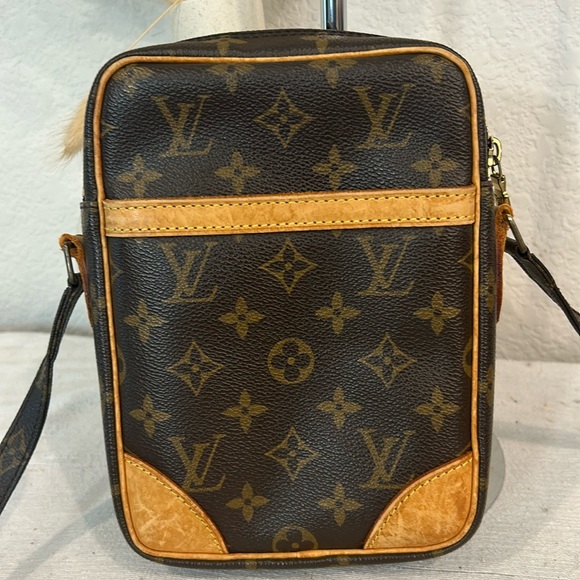 Louis Vuitton Handbags - Auth LOUIS VUITTON Danube M45266 Brown Monogram 872ST Shoulder Bag